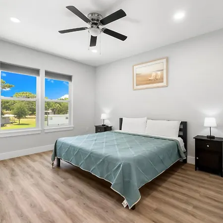 Modern Townhome Close To Beach, Restaurants, Entertainment! By Dolce Vita Getaways Pcb